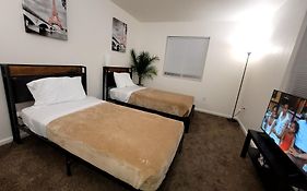 4 Bedrooms & 2.5 Bathrooms In La